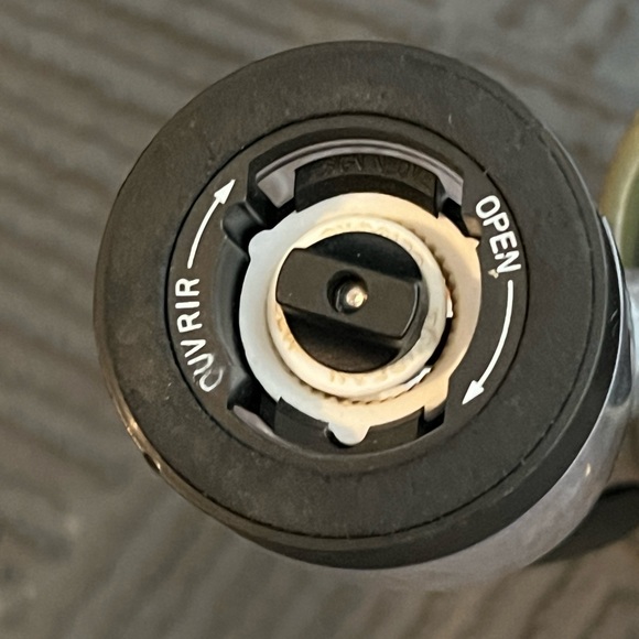 Single Hand Salt/Pepper Grinder - Picture 3 of 5